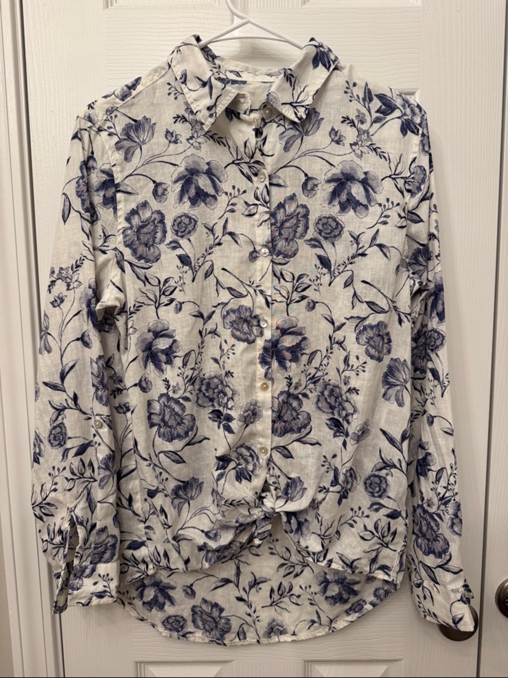 Cynthia Rowley Blue Floral Button-Down Blouse in White and Navy 100% Linen